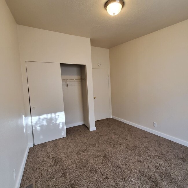 Building Photo - Pet Friendly 4 bedroom 2 bath home w/ 2 car garage