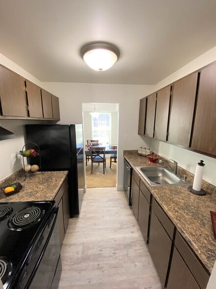 Building Photo - Kendallwood Apartments
