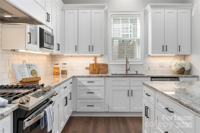 Building Photo - 805 Naples Dr