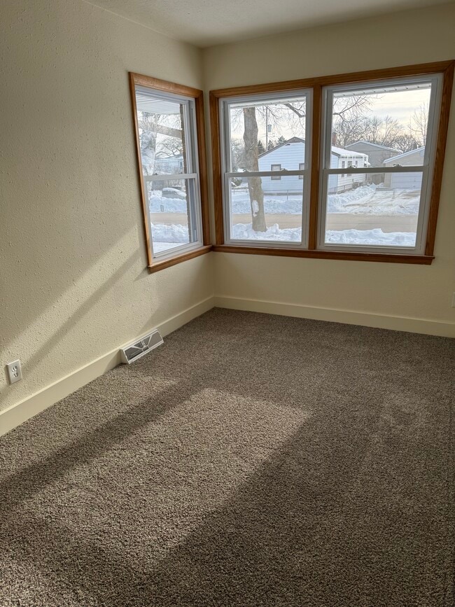 Building Photo - 4106 Victory Ave