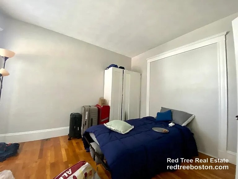 Building Photo - 38 George St