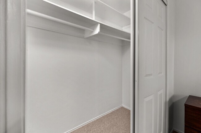 Building Photo - 6233 Hobart St