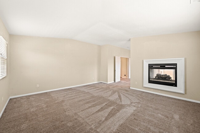 Building Photo - Ideal for Large Families – 6BR/4BA Eastval...