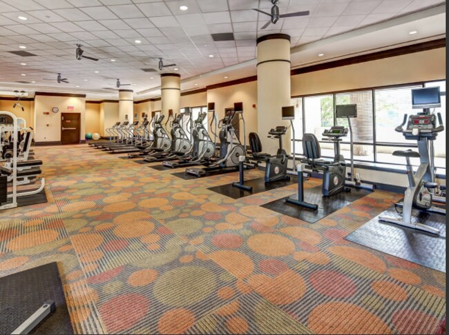 Building Photo - 4500 S Four Mile Run Dr