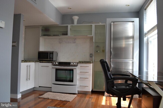 Building Photo - 2211 South St