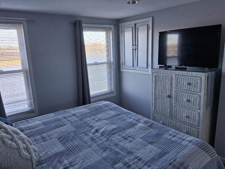 Waterfront Bedroom 2 - 53 Edgewater ave