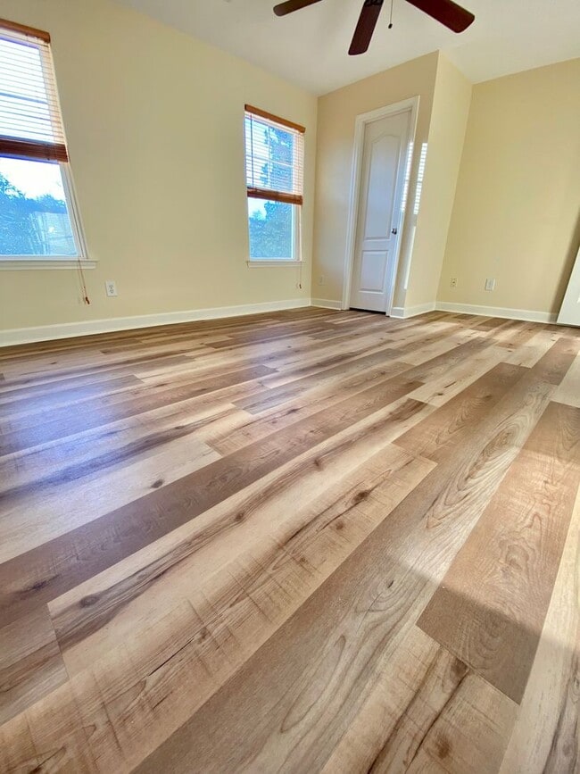 Building Photo - Modern 2BR/2BA Home Near BNA – Open Concep...
