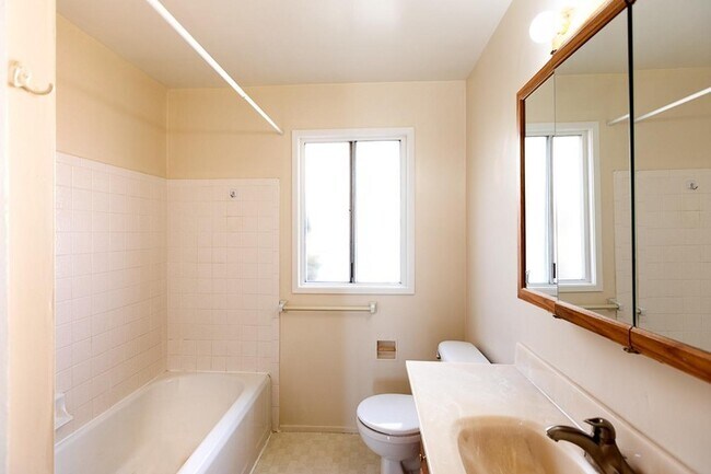 Building Photo - Elegant Kensington living with comfort, character, and scenic appeal