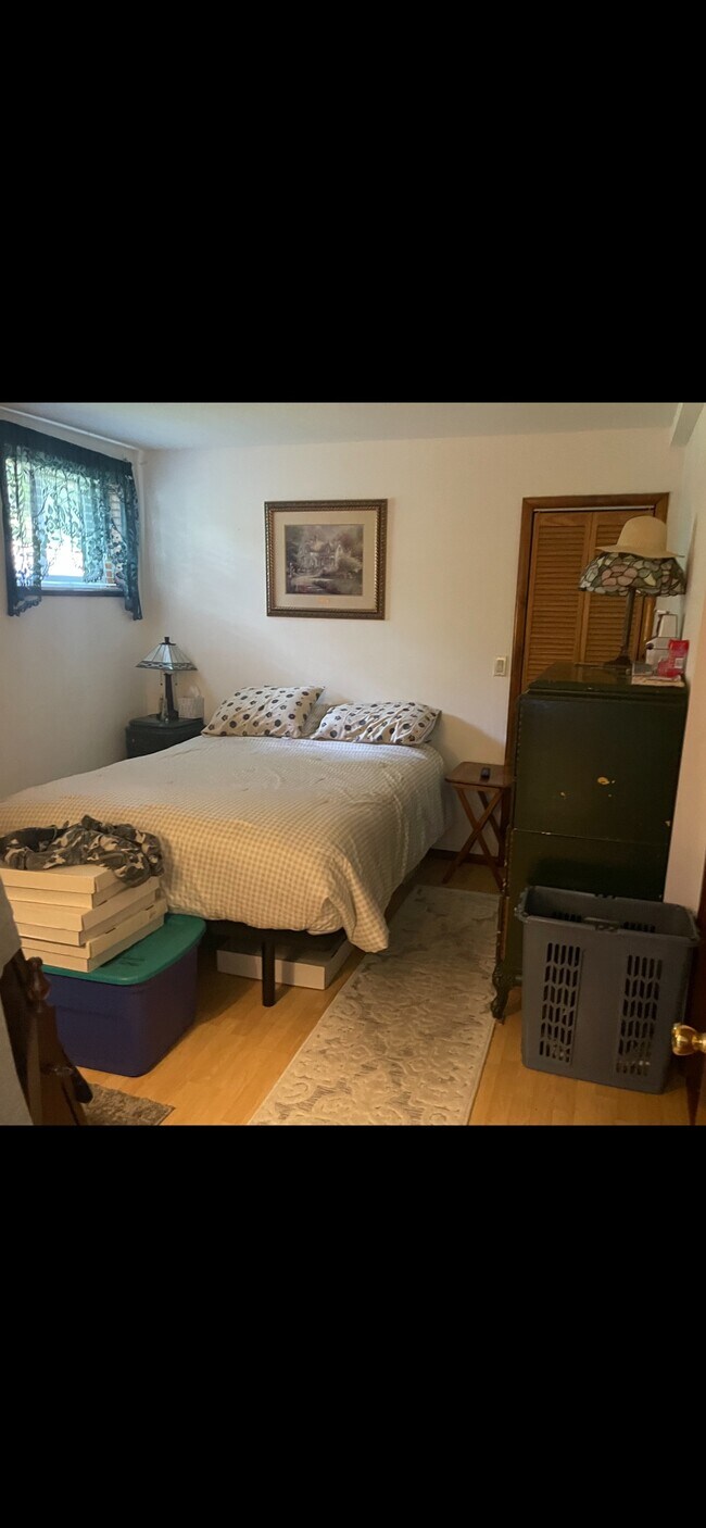 Building Photo - 8 Hideaway Ln