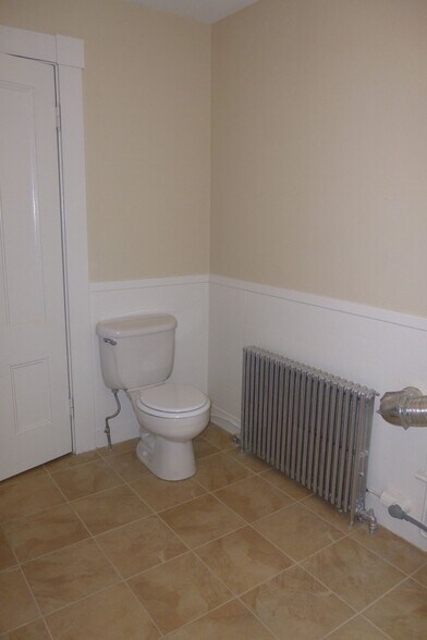 Bathroom - 293 High St