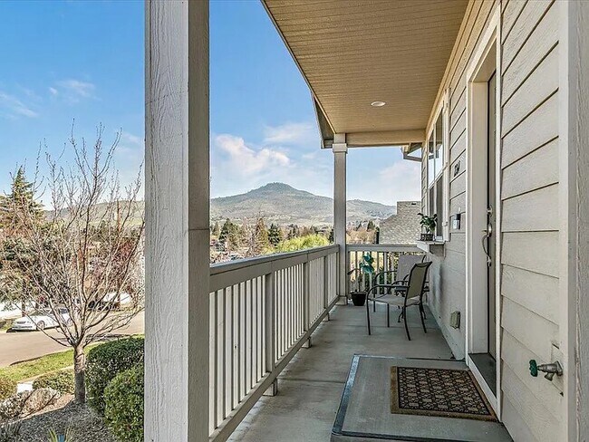 Building Photo - 2264 College Way
