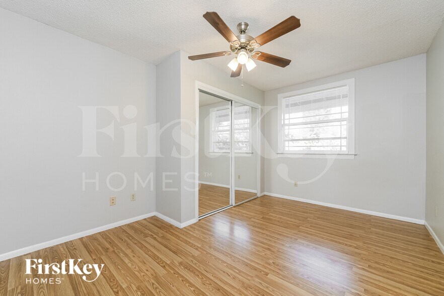 Building Photo - 7654 Balmy Ct