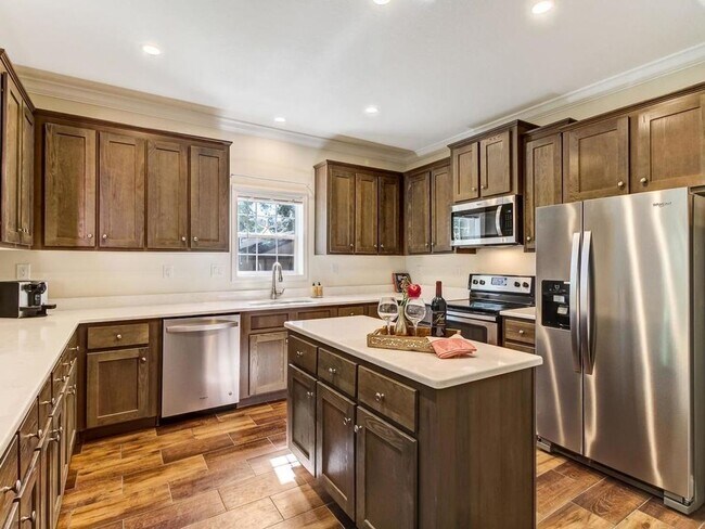 Building Photo - Historic Downtown Fernandina Home! Close t...