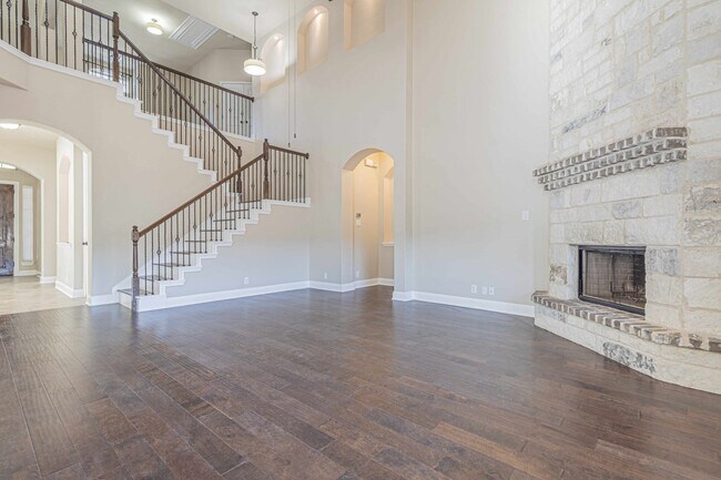 Building Photo - GORGEOUS 4 BED / 2 BATH HOUSE FOR RENT!