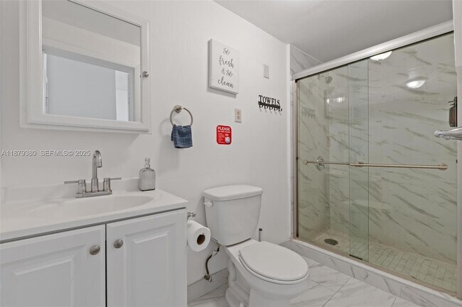 Building Photo - 2453 SW 17th St