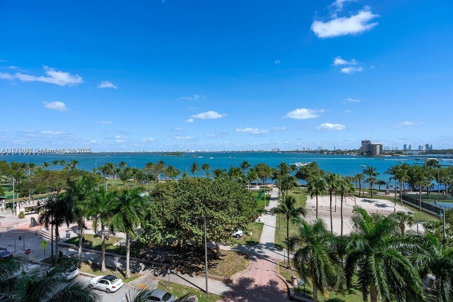 Building Photo - 488 NE 18th St