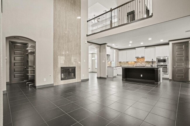 Building Photo - 14105 N Lake Branch Ln