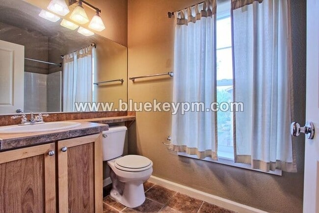 Building Photo - 2 Bed, 2.5 Bath Townhome at Woodhaven Crossing in Sherwood