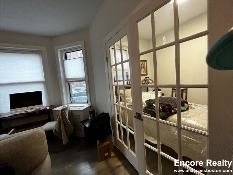 Building Photo - 19 Peterborough St