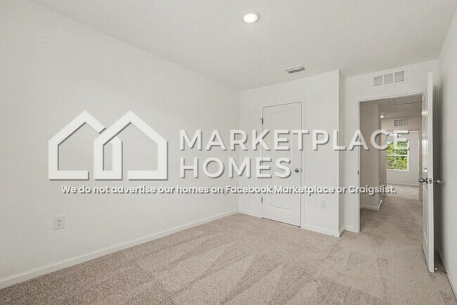 Building Photo - 11910 Sylvia St