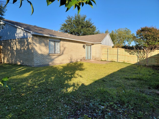 Building Photo - 1901 Glenwick Ln