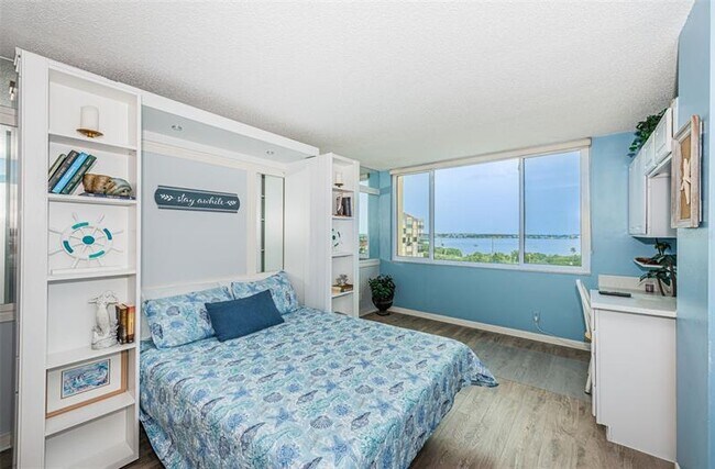 Building Photo - 6322 Palma Del Mar Blvd S