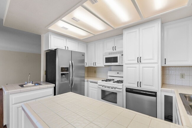Building Photo - 801 Kalpati Cir