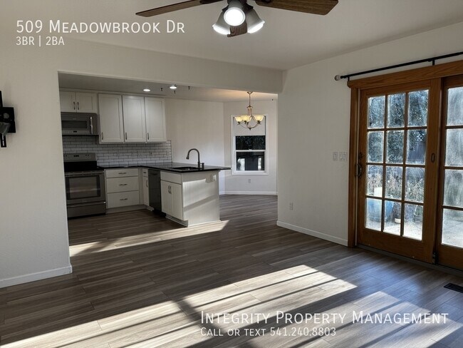 Building Photo - 509 Meadowbrook Dr