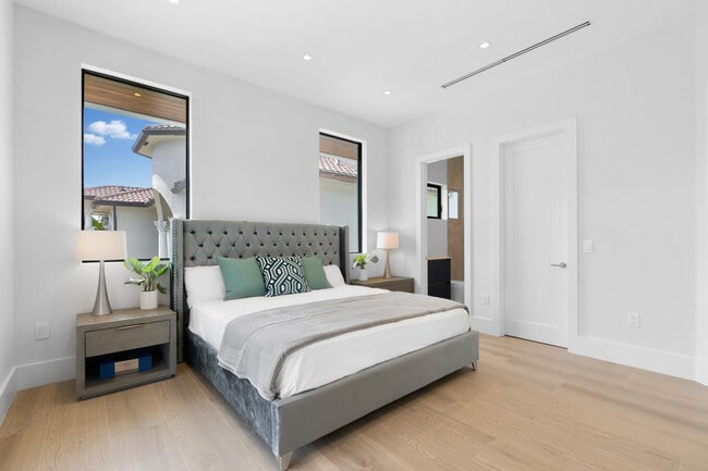 Building Photo - 1957 Harbourview Dr