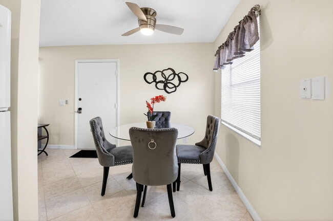 Building Photo - 173 Flanders C