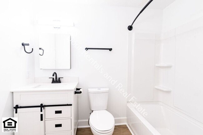 Building Photo - 15012 Tally Ho Dr