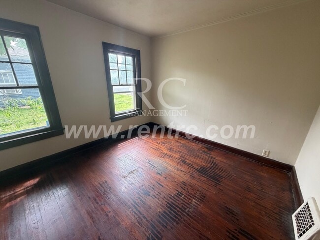 Building Photo - 625.5 Commercial-