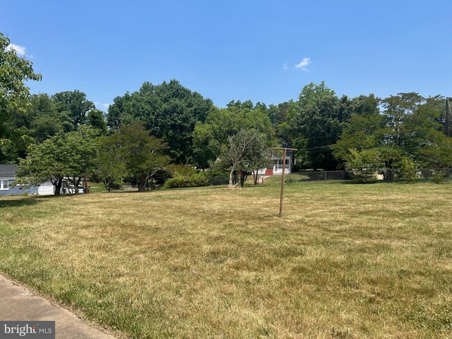 Building Photo - 5100 Suitland Rd