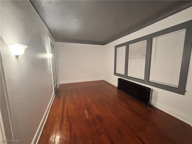 Building Photo - 1340 W 65th St