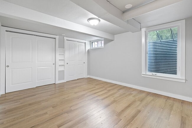 Building Photo - Spacious 4-Bedroom Home in South Capitol O...