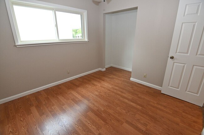 Building Photo - 1847 Yosemite Dr