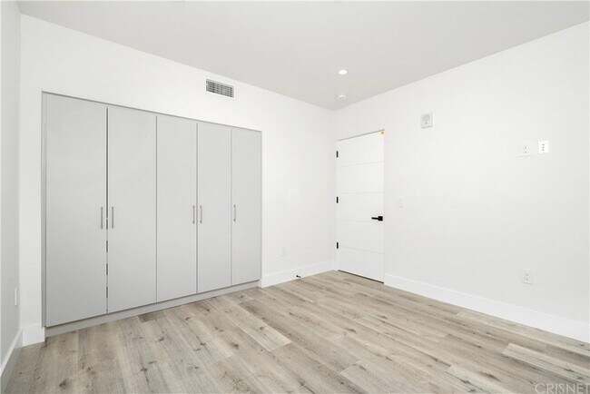 Building Photo - 5923 Laurel Canyon Blvd