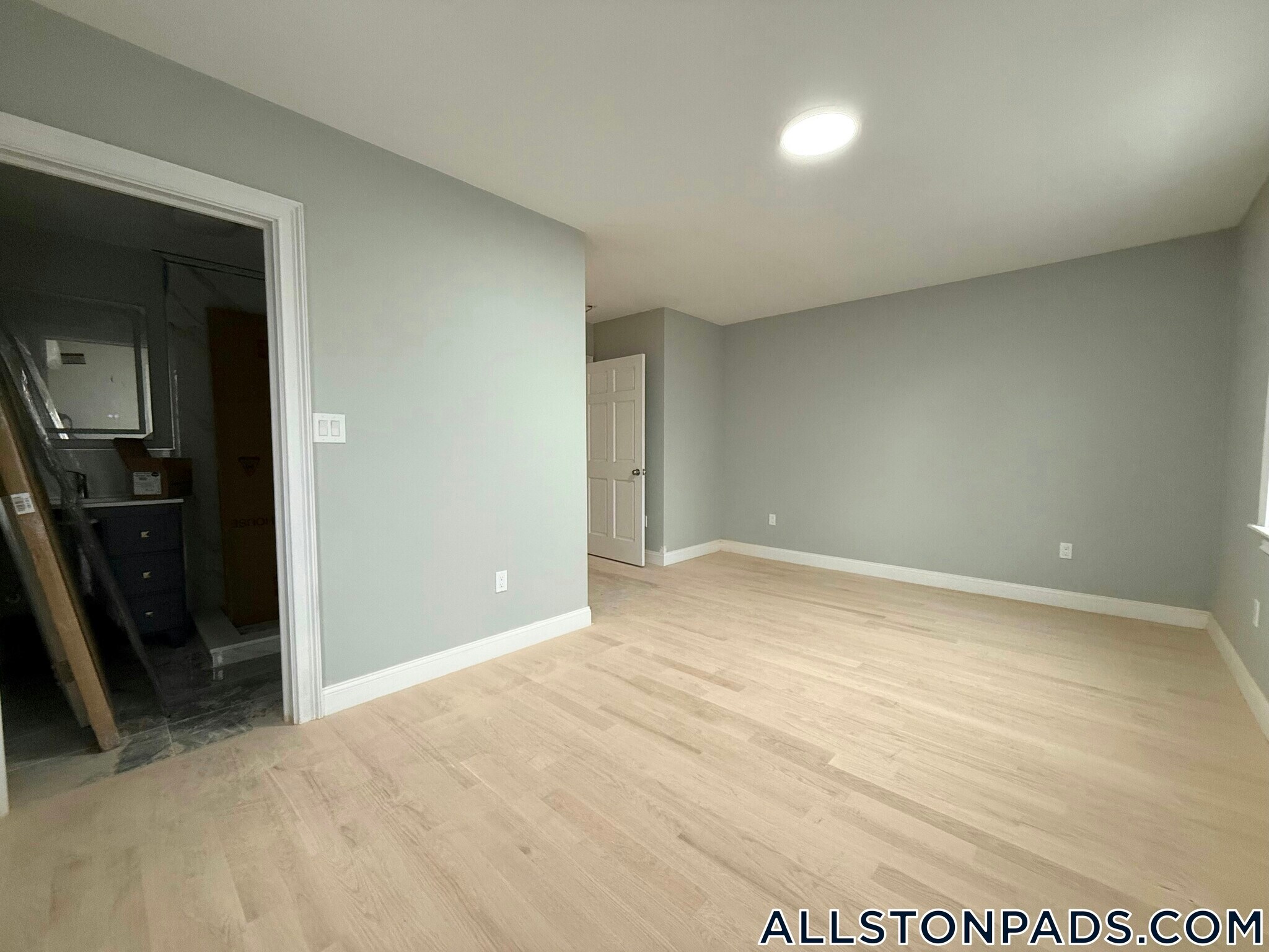 Building Photo - 8 Brentwood St