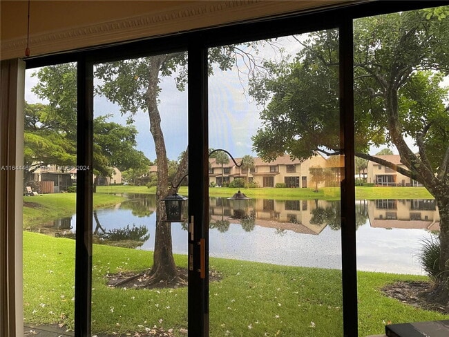 Building Photo - 3963 Cocoplum Cir