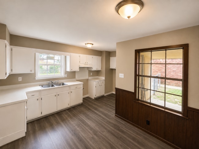 Building Photo - Charming 3-Bedroom Home in Memphis Comfort & Convenience Await!