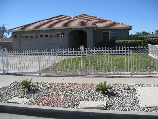 Building Photo - 9266 Cypress Ave