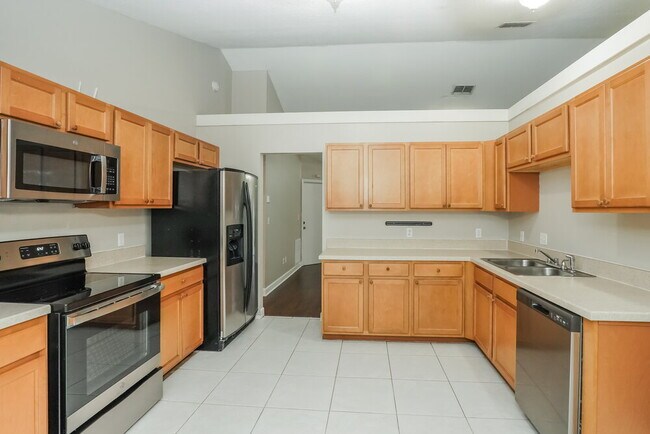 Building Photo - 2651 Waterview Dr