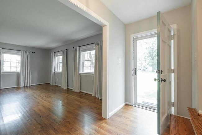 Building Photo - 1041 Warminster Dr