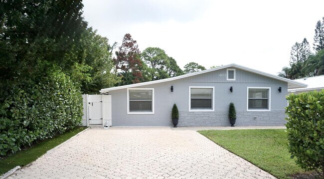 Primary Photo - 403 Pinegrove Ave