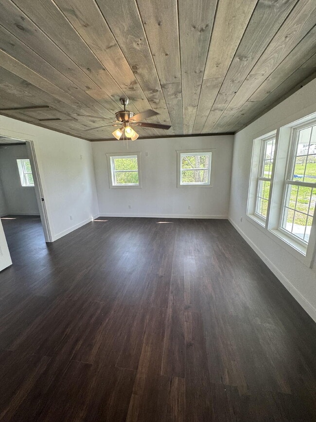 Building Photo - "Charming 2-Bedroom Duplex Retreat on Everett Road Unit B – 2 Full Baths and 1155 Sq Ft of Comfor...