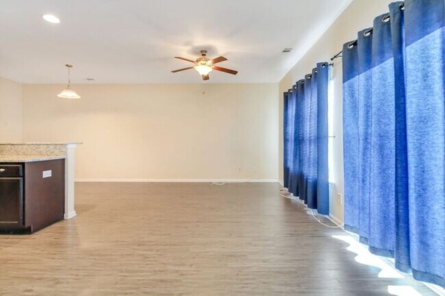 Building Photo - 285 Cantle Dr