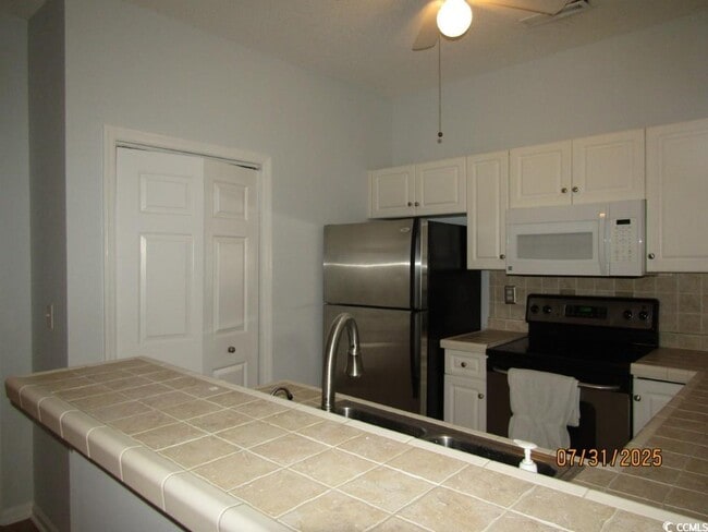 Building Photo - 4520 Lighthouse Dr