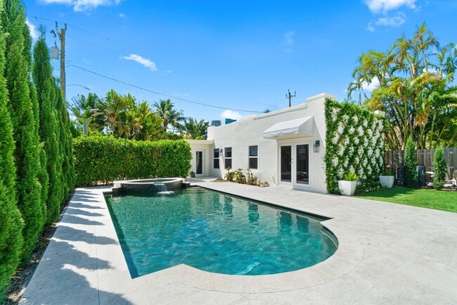 Building Photo - 224 10th St