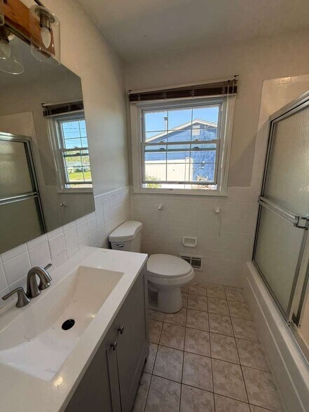 Building Photo - 648 Longview Dr