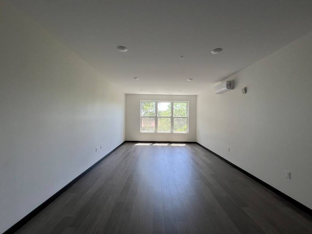 Building Photo - 129 Mallory Ave